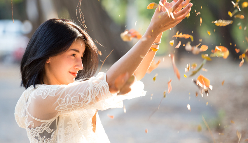 woman playing with the leaves